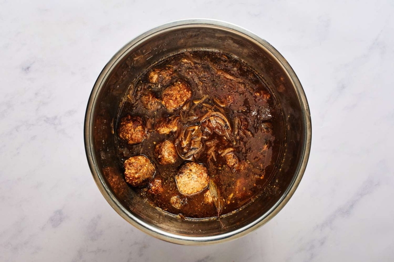 Slow Cooker French Onion Meatballs