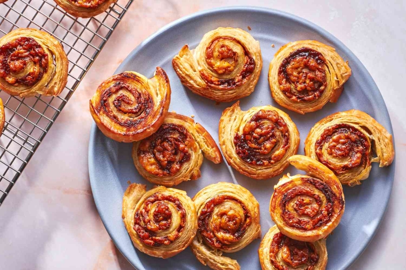 Cheesy Marmite Puff Pastry «Snails»