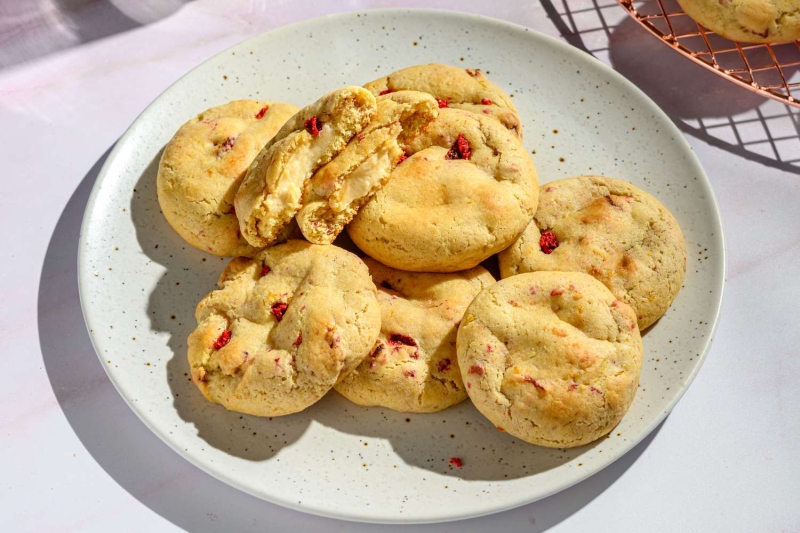 Strawberry Cheesecake Cookies