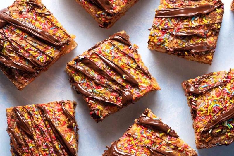 Funfetti Cake Bars With Chocolate Glaze