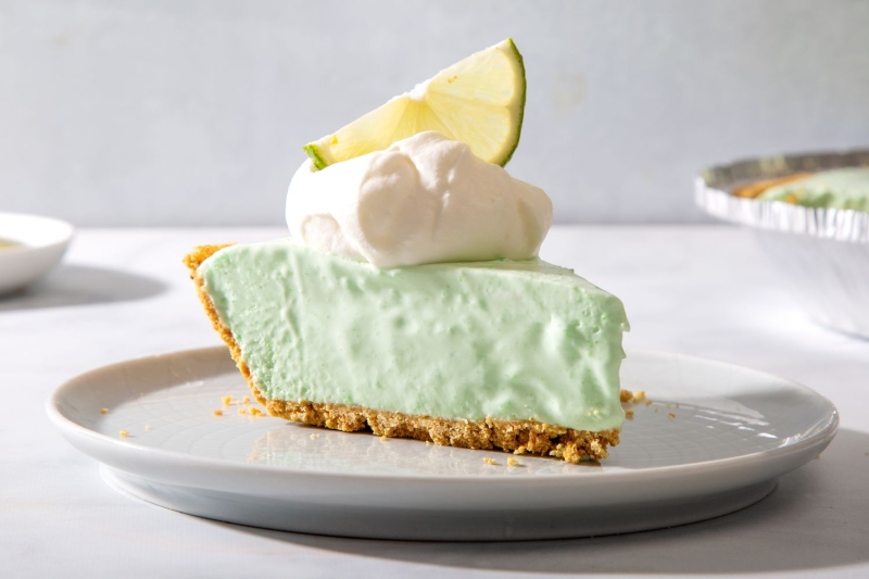 This No-Bake Lime Jell-O Cool Whip Pie Is Just What Summer Ordered