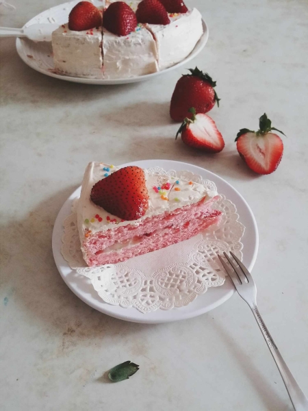 Strawberry-Pecan Cake