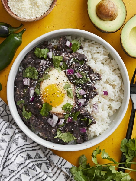 Black Beans with Eggs