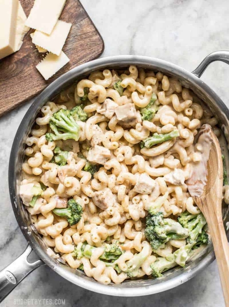White Cheddar Mac and Cheese with Chicken and Broccoli