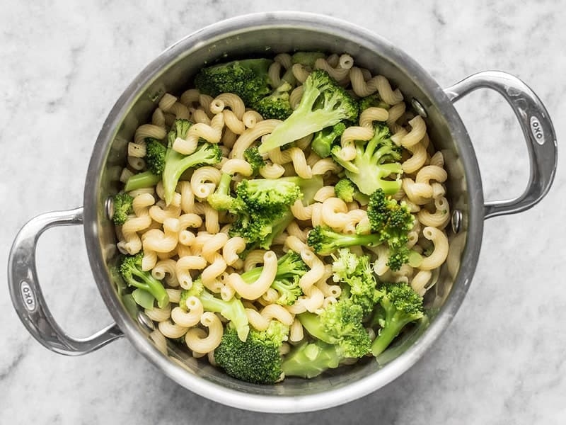 White Cheddar Mac and Cheese with Chicken and Broccoli