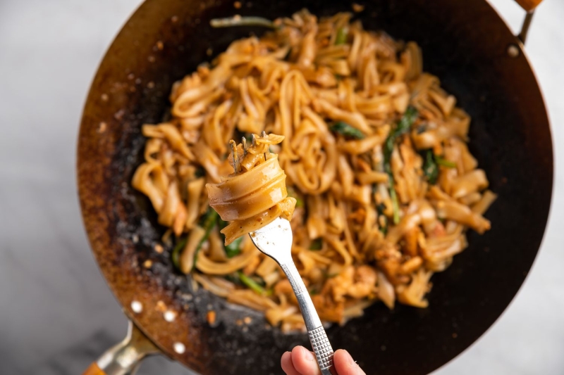 Chicken Pad See Ew (Broad Rice Noodles Fried With Soy Sauce)