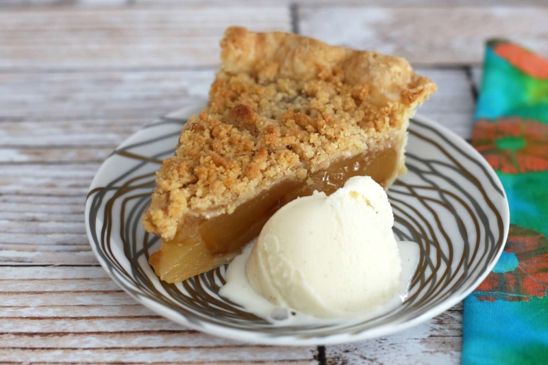 Apple Crisp Pie