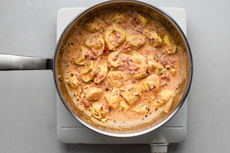 Tortellini With Tomato Basil Cream Sauce