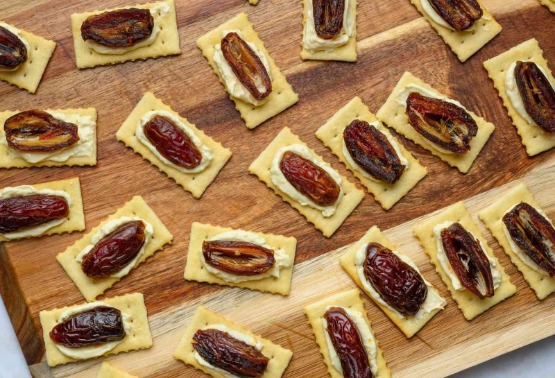 Candied Bacon Cracker Bites