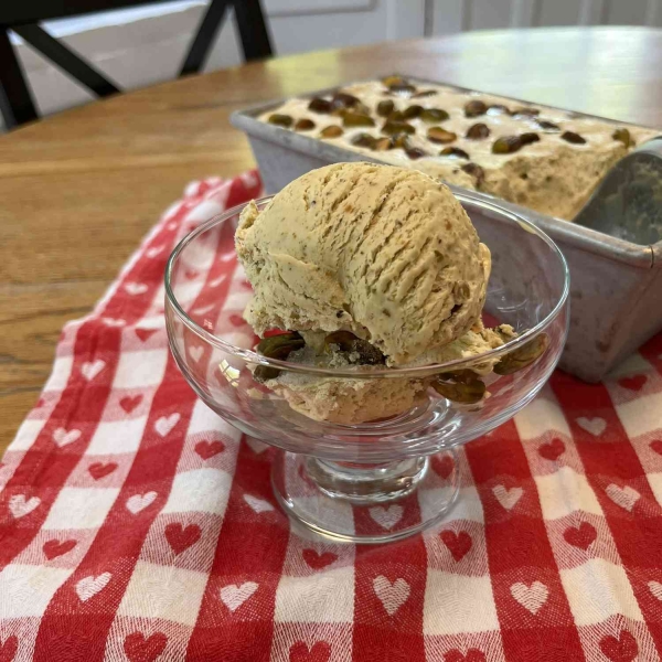 No-Churn Pistachio Ice Cream (5 Ingredients!)