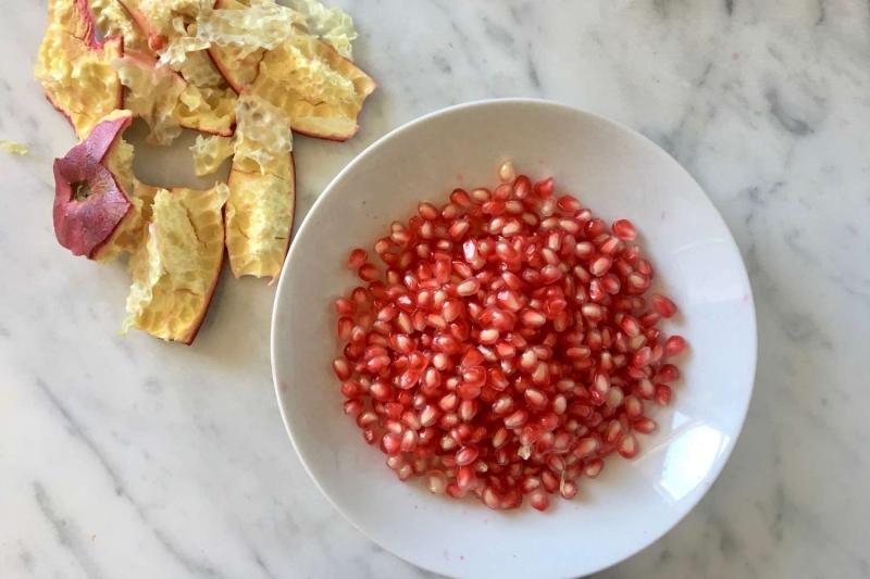 How to Cut Open and Eat a Pomegranate