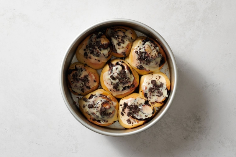 Cookies and Cream Cinnamon Rolls