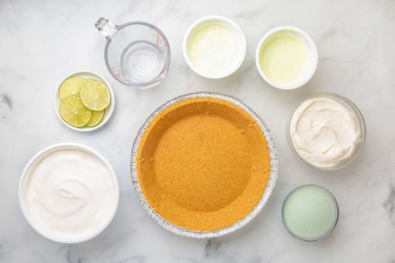 This No-Bake Lime Jell-O Cool Whip Pie Is Just What Summer Ordered