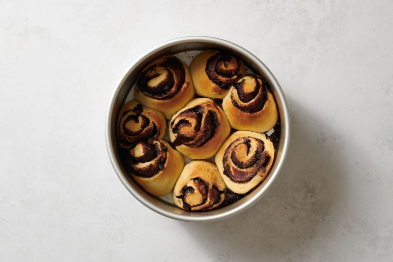 Cookies and Cream Cinnamon Rolls