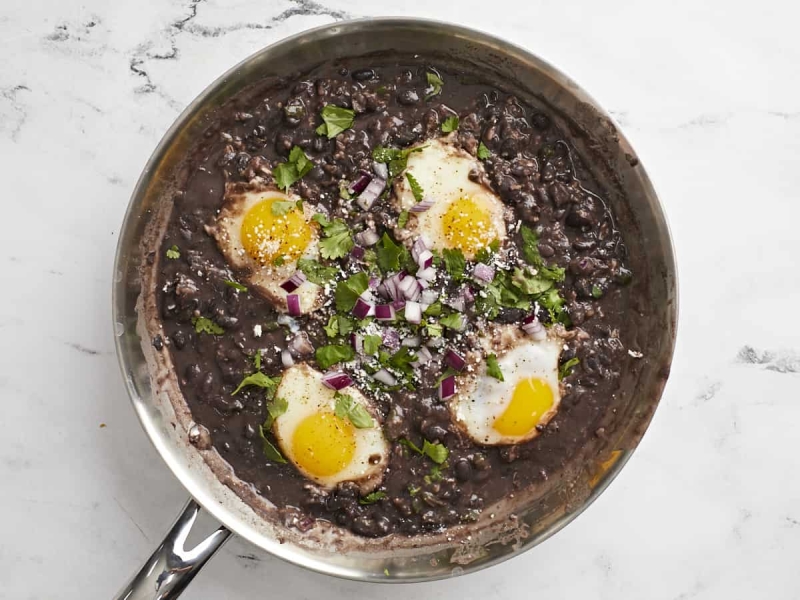 Black Beans with Eggs