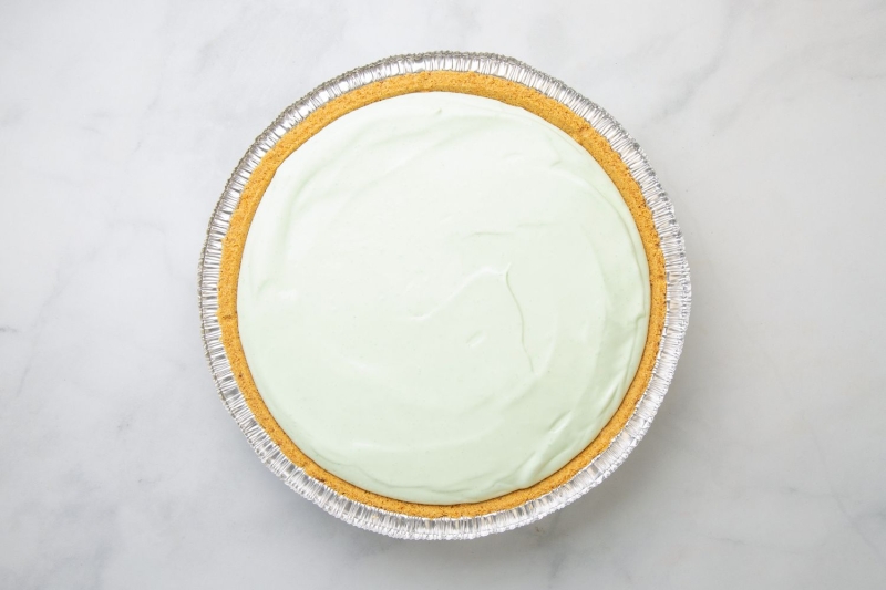 This No-Bake Lime Jell-O Cool Whip Pie Is Just What Summer Ordered