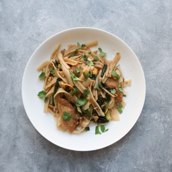 Chicken Pad See Ew (Broad Rice Noodles Fried With Soy Sauce)