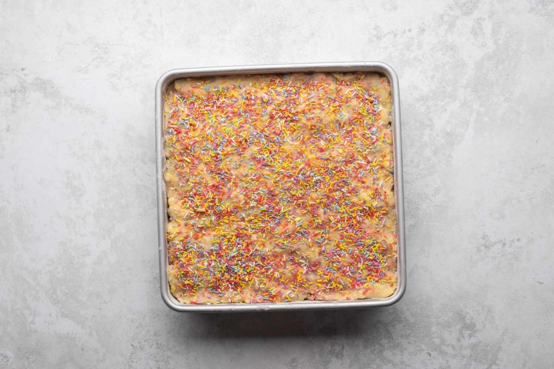 Funfetti Cake Bars With Chocolate Glaze