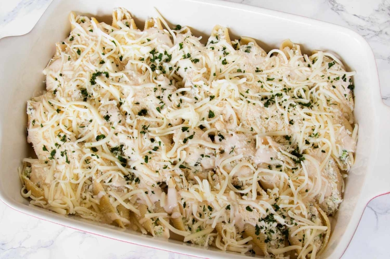 Chicken Stuffed Shells With Alfredo Sauce