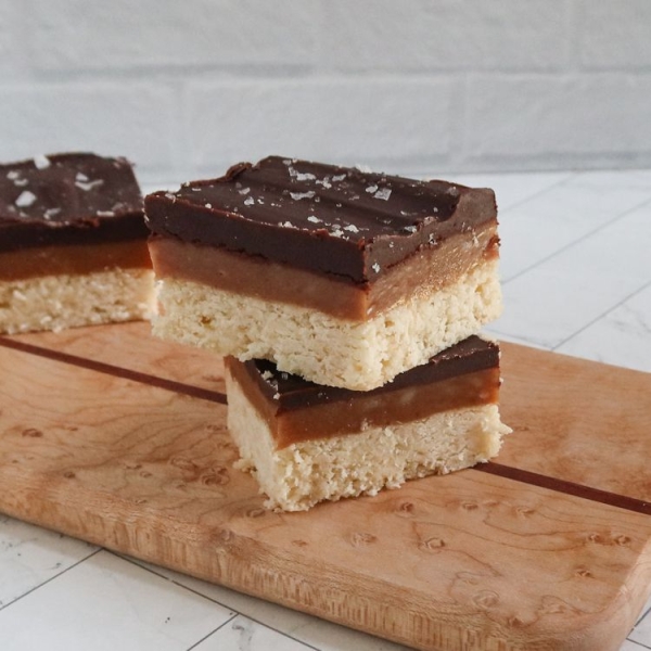 Salted Millionaire Cookie Bars