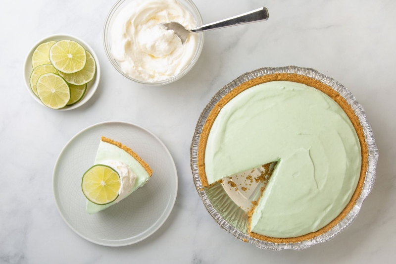 This No-Bake Lime Jell-O Cool Whip Pie Is Just What Summer Ordered