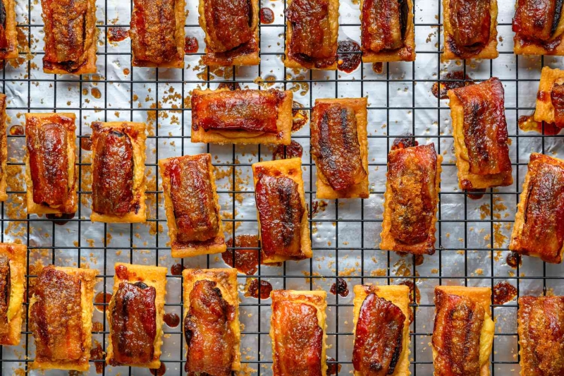 Candied Bacon Cracker Bites