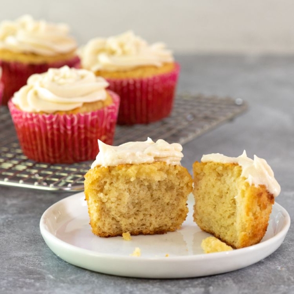 Keto Vanilla Cupcakes