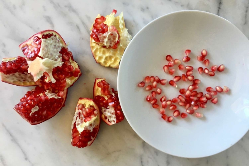 How to Cut Open and Eat a Pomegranate