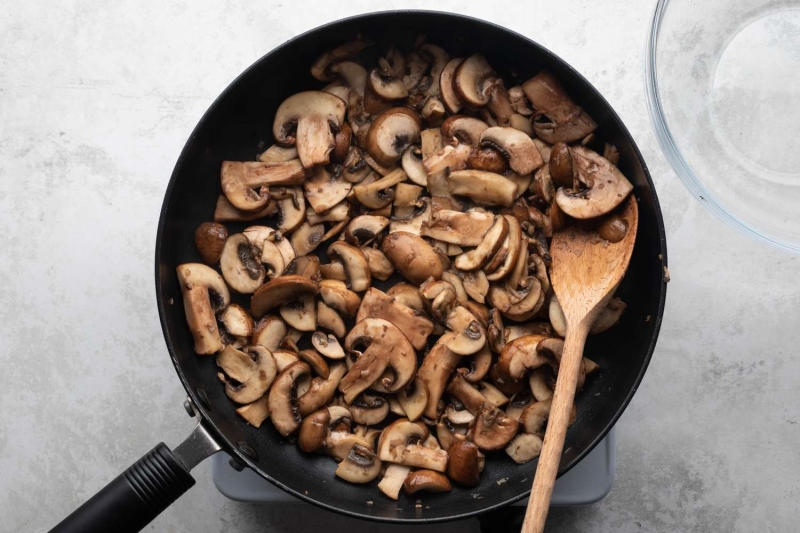 Spaetzle With Mushrooms in Cream Sauce