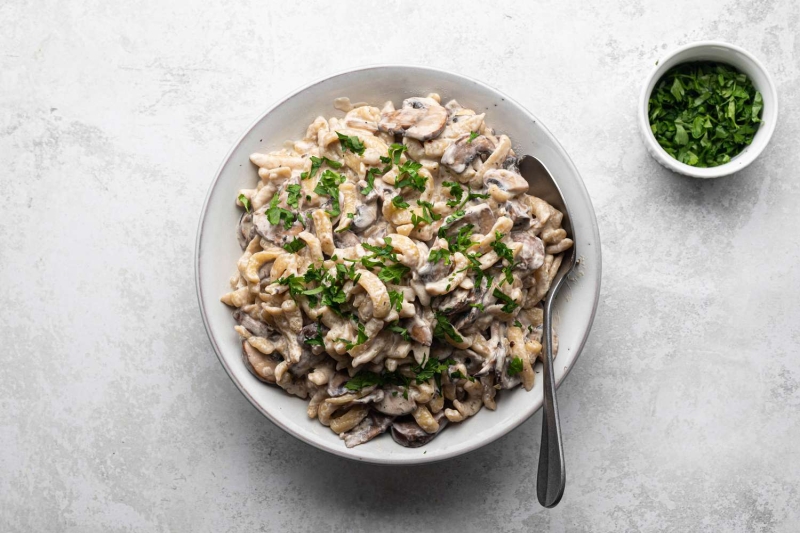 Spaetzle With Mushrooms in Cream Sauce