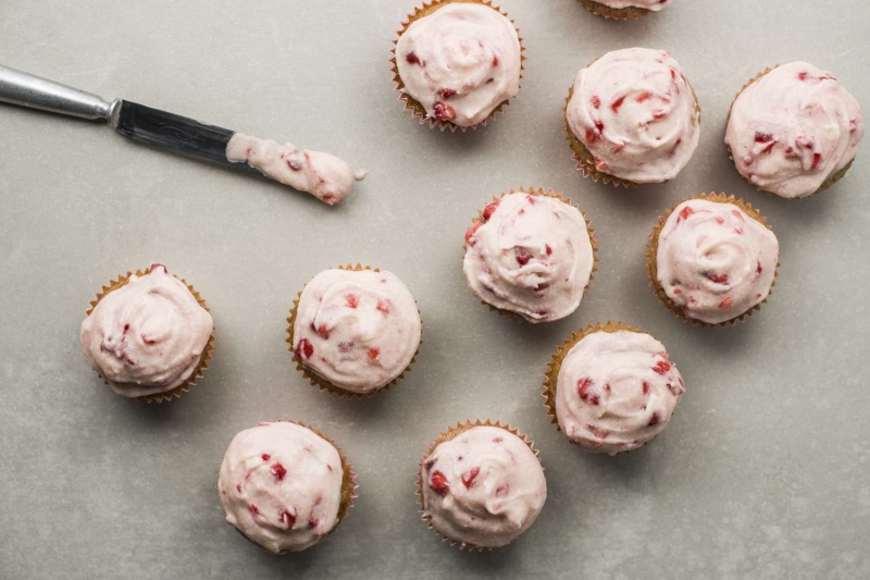 Easy Strawberry Cupcakes With Fresh Strawberries