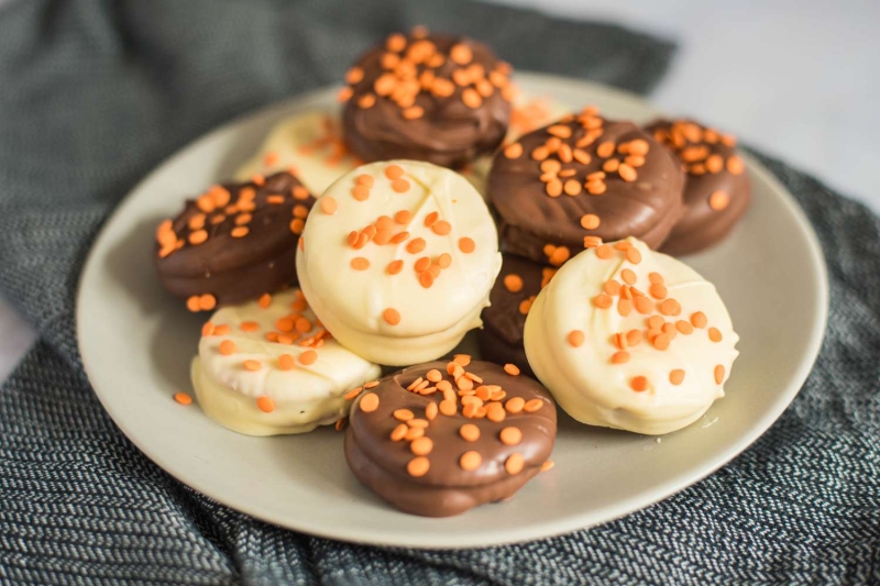 Chocolate-Covered Ritz Cracker Cookies