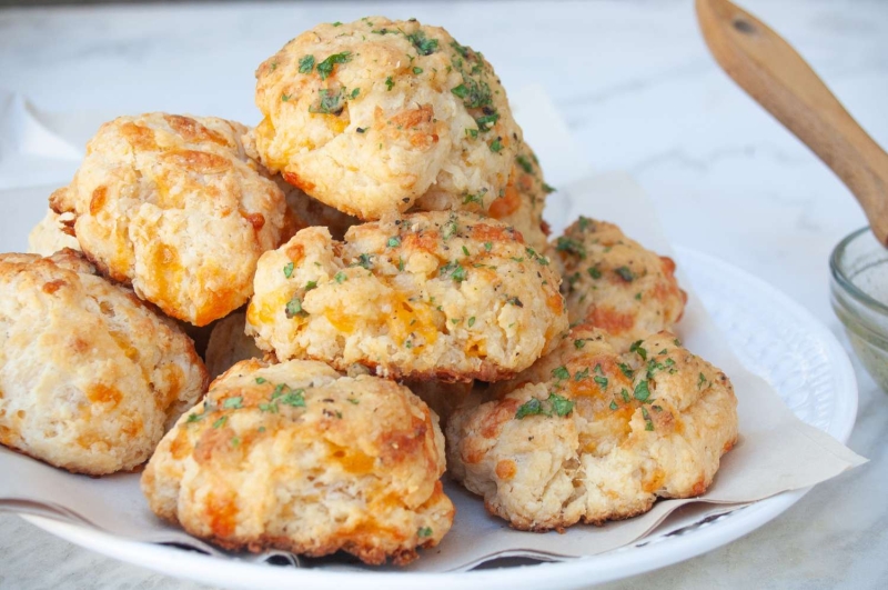 Copycat Red Lobster Cheddar Bay Biscuits