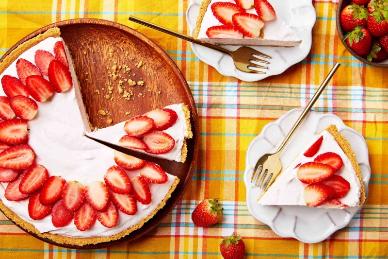 No-Bake Yogurt and Cool Whip Pie