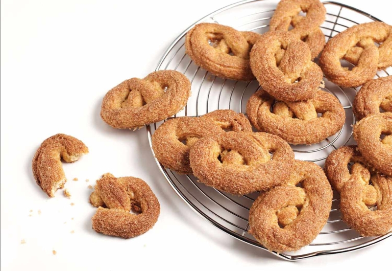 Krakelingen (Sweet Dutch Pretzels)