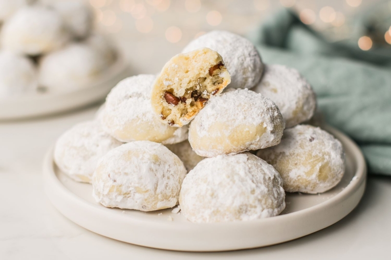 Polvorones: Mexican Wedding Cookies