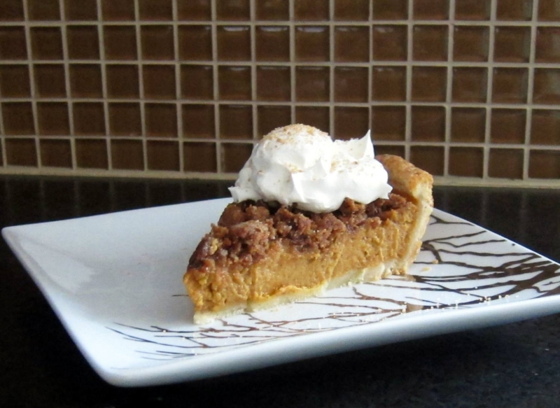 Pumpkin Pie With Graham Cracker Crumble