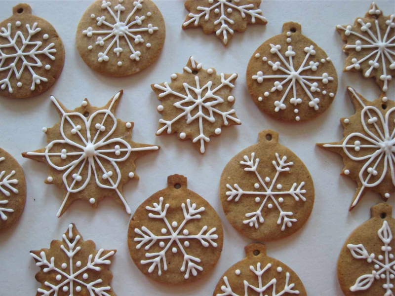 Gingerbread Cookies — Czech Pernik na Figurky