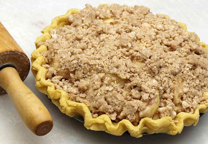 Sour Cream Apple Pie With Streusel Topping