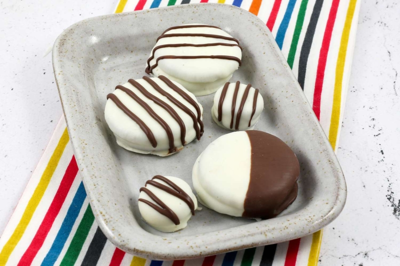 White Chocolate Dipped Oreos