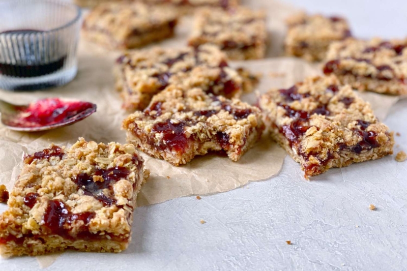 One-Bowl Oatmeal Jam Bars Recipe