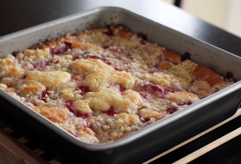 Strawberry Coffee Cake With Crumb Topping