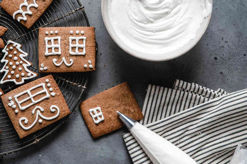 Royal Icing Recipe for a Gingerbread House