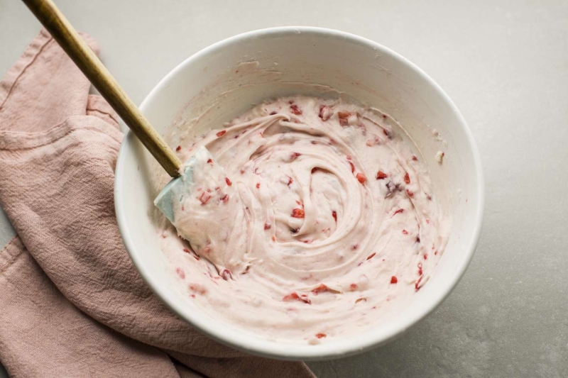 Easy Strawberry Cupcakes With Fresh Strawberries