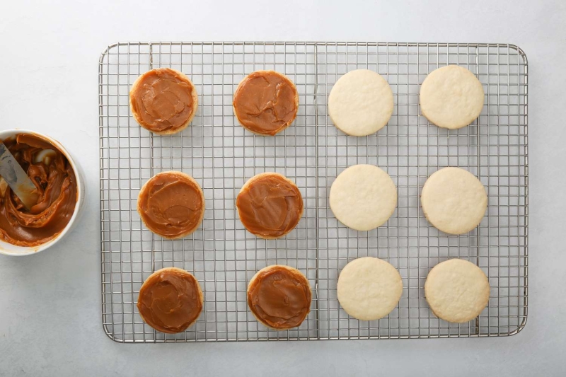 Alfajores Recipe (Caramel Sandwich Cookies)