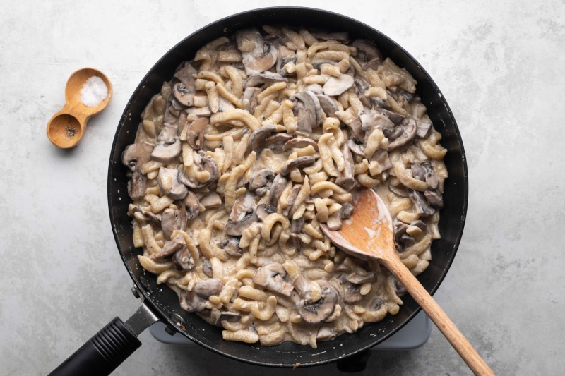 Spaetzle With Mushrooms in Cream Sauce