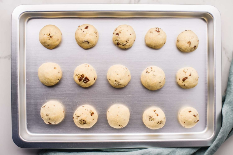 Polvorones: Mexican Wedding Cookies