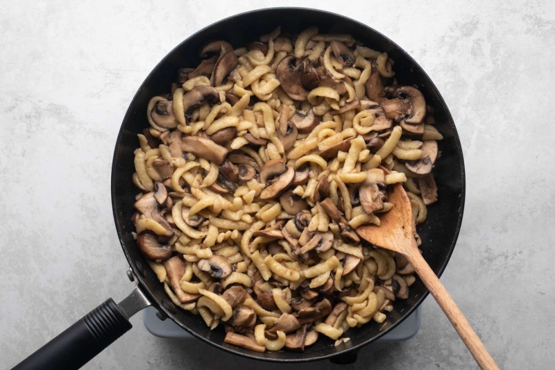 Spaetzle With Mushrooms in Cream Sauce