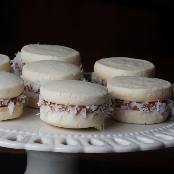 Alfajores Recipe (Caramel Sandwich Cookies)