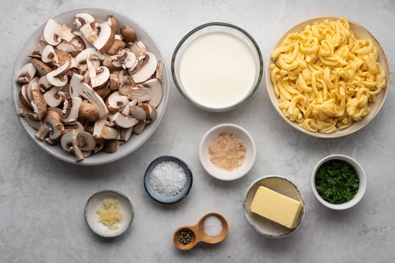 Spaetzle With Mushrooms in Cream Sauce